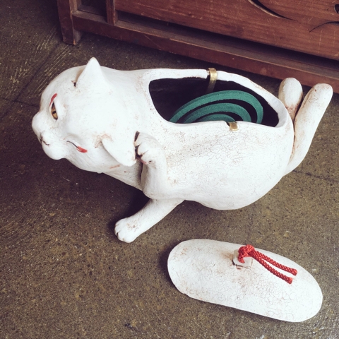 猫 蚊遣り器