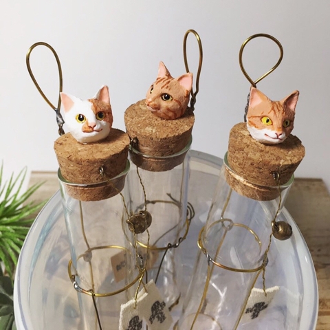 猫のヒゲ入れ