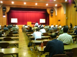 会場