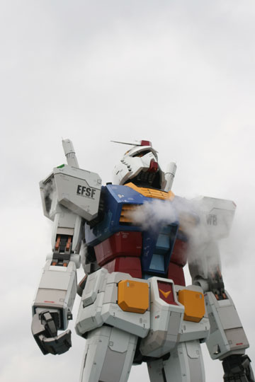 ガンダム、大地に立つ!