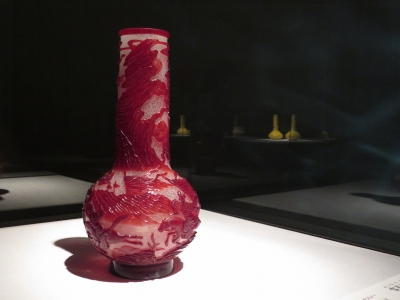 中国花瓶 清朝雍正帝 中国花瓶 清朝雍正帝 A rare Ming-style blue and