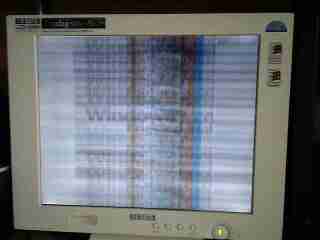 崩れてるWindows2000のブート画面
