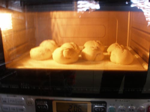 オーブンで焼いてます