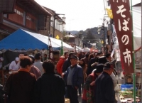 昨年のそばの市の風景