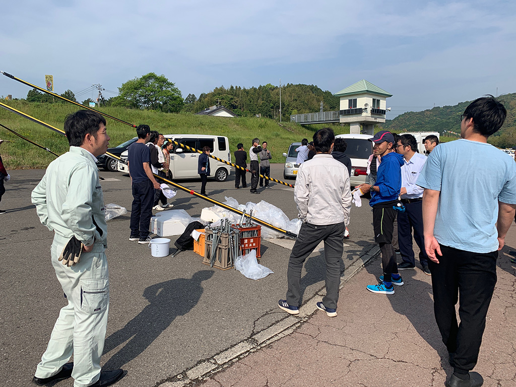 ドコモショップ高知県 仁淀川 いの町 清掃活動 CSR 仁淀ブルー 紙のこいのぼり祭り