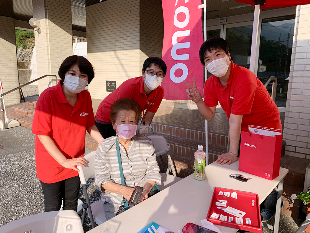 ドコモショップ CSR活動 ふるさと出張キャラバン 出張店舗 高知 仁淀地区 スマホ教室 スマートフォン教室