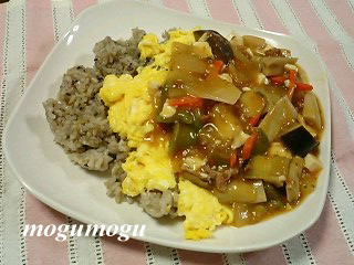 野菜麻婆豆腐オムライス