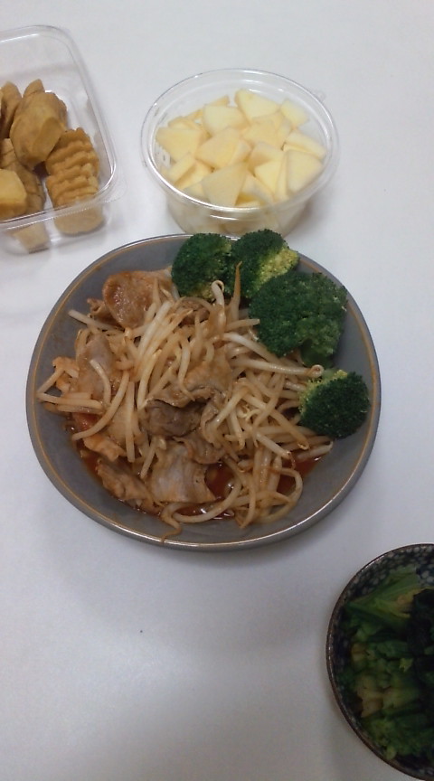 豚肉ともやしのうま辛トマト炒め