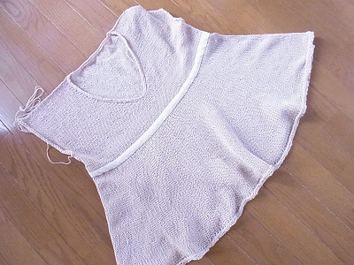 Vネックギャザープルオーバー 「シンプルなのに仕掛けが光るニットのふだん着」