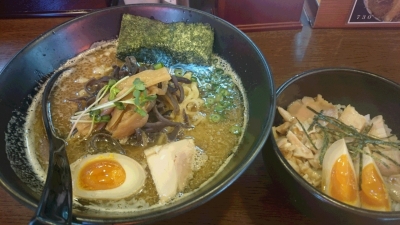 大井町鶏そばTOMOのしょうゆラーメンとちゃーたま