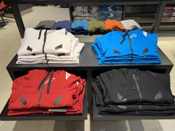 KUSHITANI セット売り 1点32,000円でお買取させて頂きました】KUSHITANI （クシタニ）K-0649