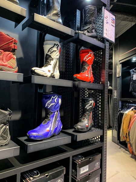 アルパインスターズコラボブーツ入荷のお知らせ：KUSHITANI横浜店