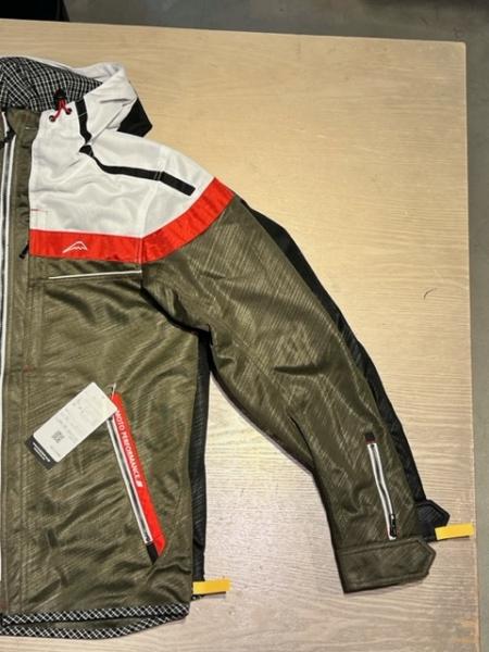 逆輸入 S,M,L・・・ん？L/XL?：KUSHITANI横浜店 | KUSHITANI バイクウェア・装備