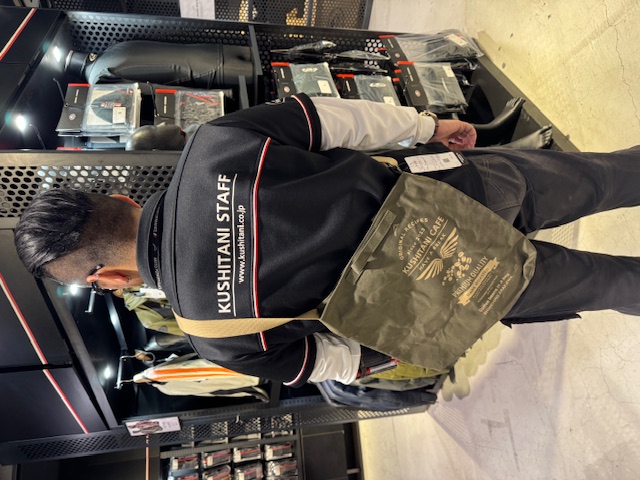 入荷速報】P-5096： AK 2ｳｪｲｼｮﾙﾀﾞｰﾊﾞｯｸﾞから新色 ﾌﾞﾗｯｸｶｰｷ が登場