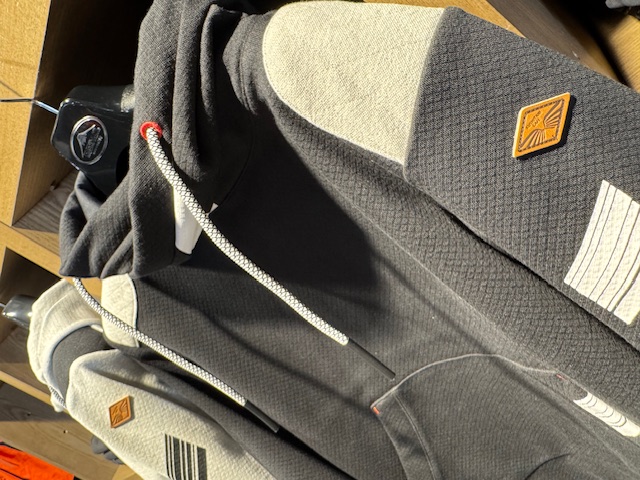 2025年春夏ﾊﾟﾌｫｰﾏﾝｽｽﾄｱ限定商品】＜P-1358T＞プルアップパーカー(TOKYO