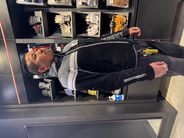 KUSHITANI製品って小さいの???の巻!!:KUSHITANI横浜店 KUSHITANI製品って小さいの???の巻!!:KUSHITANI横浜店