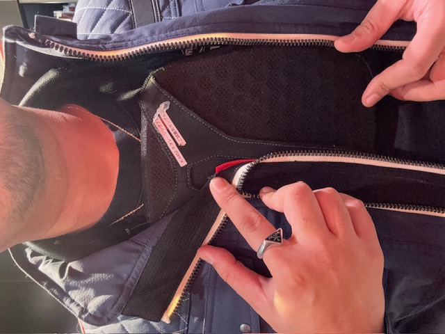 クシタニ学習帳】＜K-4452＞ネオレーシングブレストパッドの取り付け