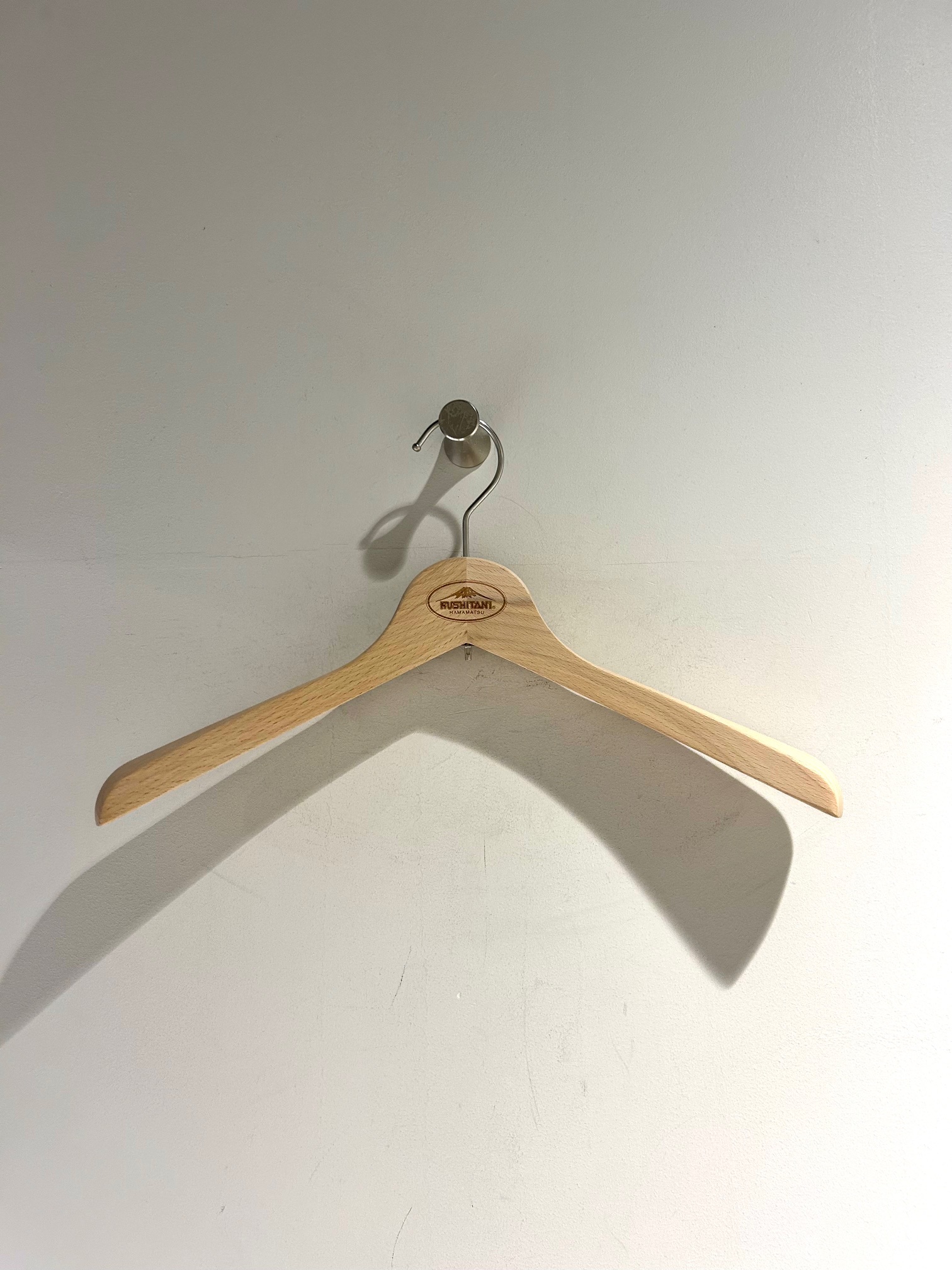 KUSHITANI木製ハンガーのご紹介：KUSHITANI 横浜店 | KUSHITANI