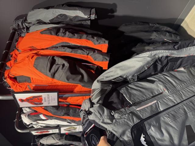 satol 様3104専用　KUSHITANI ダウンジャケット LL 冬来たる！！継続販売アイテム特集！：KUSHITANI横浜店 | KUSHITANI