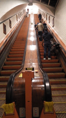 木造エスカレーター
