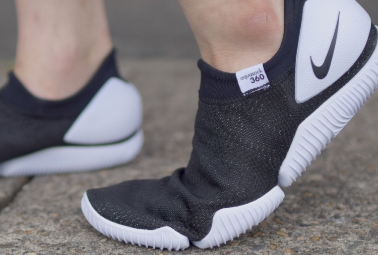 nike aqua socks 1989
