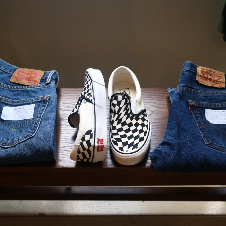 モノトーンなシーズンも、VANSチェッカーフラッグ柄で楽しく