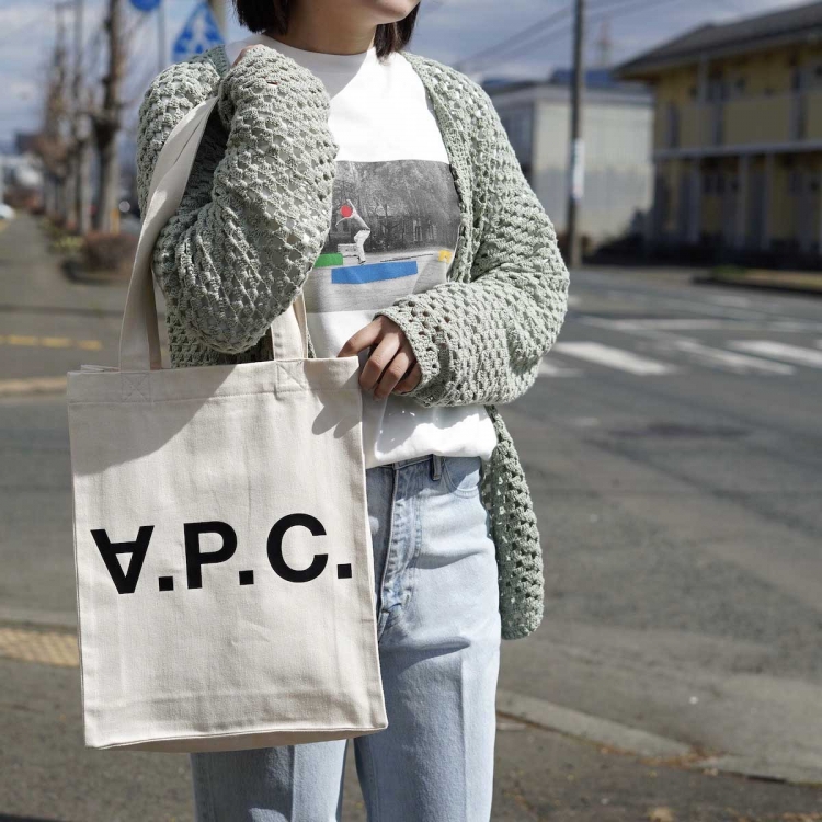 APC メッシュトートバッグ エクリュ - トートバッグ