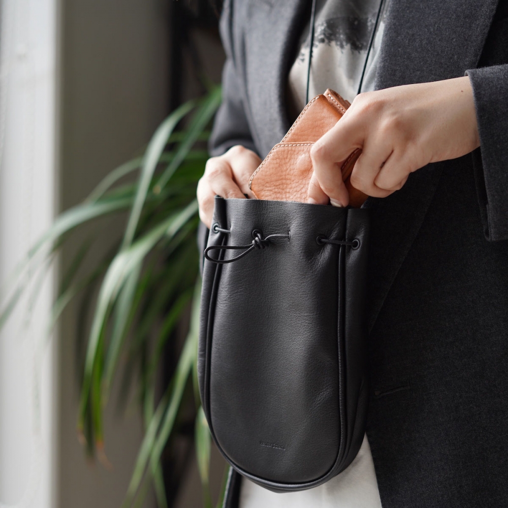 Hender Scheme / 定番アイテムをいつもと異なる雰囲気で