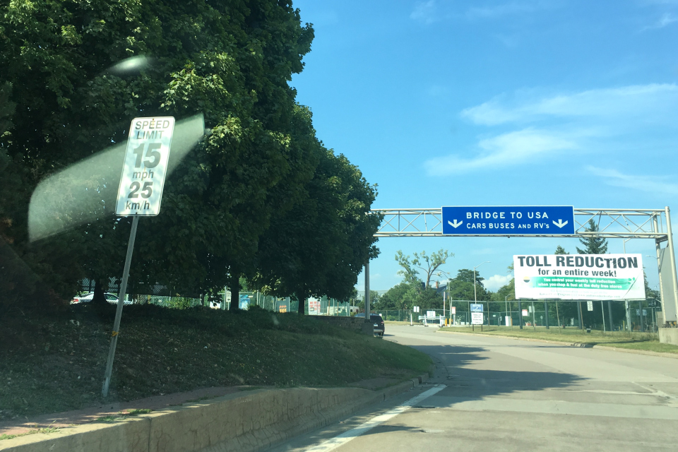 カナダ→アメリカ陸路(車)再入国1.jpg