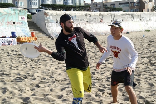 6_HolidayBeachHat.JPG