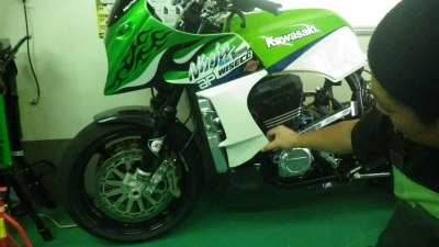 通販正規品 GPZ900R センターカウル growthcenter.icontinental.edu.pe