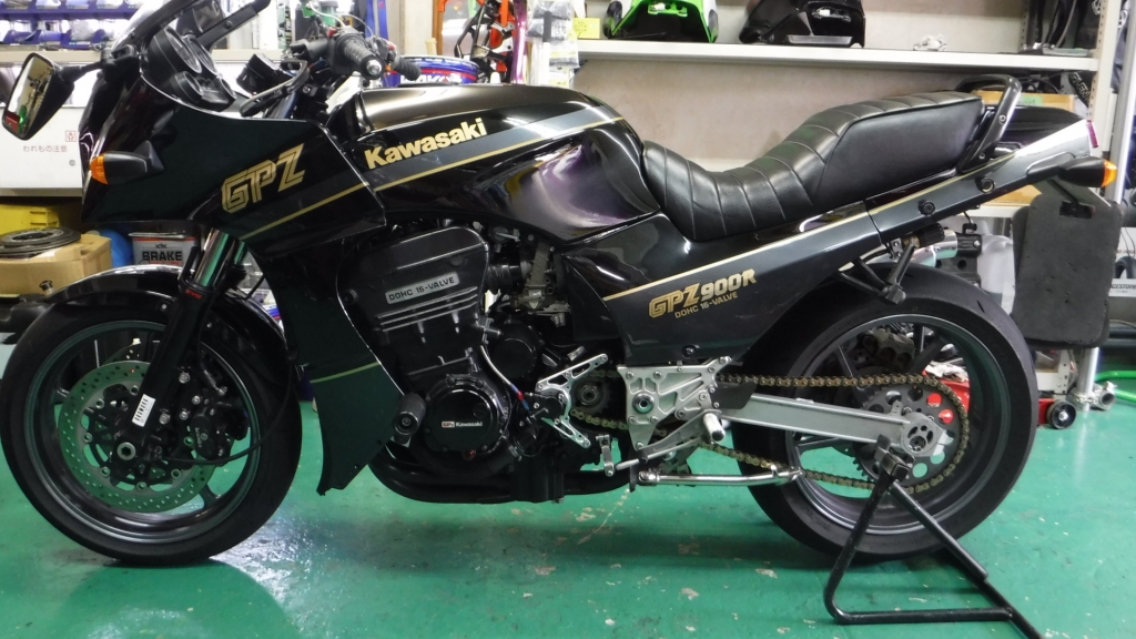 最終値下げ　GPZ900R テールカウル　仏壇カラー 最終値下げ GPZ900R テールカウル 仏壇カラー