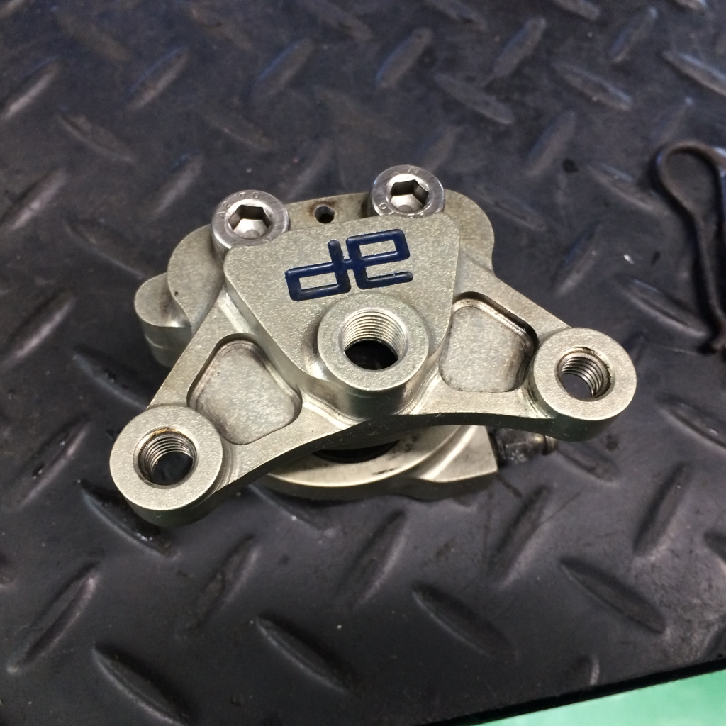 新品未使用 AP-Racing CP3369-3EO 4ポットキャリパー 40mm 左用 ap