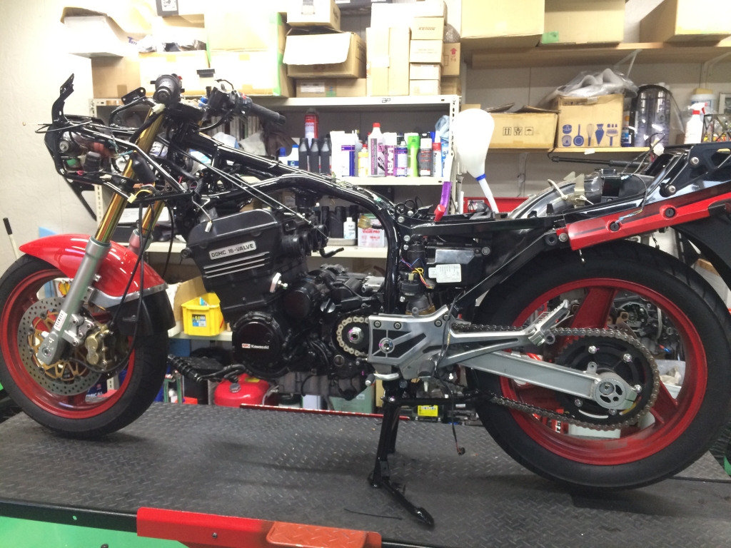 Y縣さんGPZ900R ニンジャドック＆フレーム塗装3 | マーベラス折目のブログ
