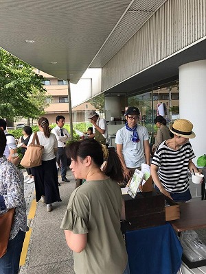 小金屋食品納豆大直売会×てくてくマルシェ(川村義肢本社ショールーム)大阪の畳屋さんうえむら畳が応援参加。8