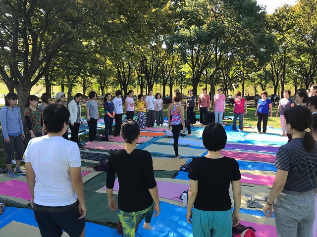 ヨガスタジオ“アーリア”さん主催の「あおぞらヨガ」を天然い草ゴザでうえむら畳が勝手に応援ッ?9