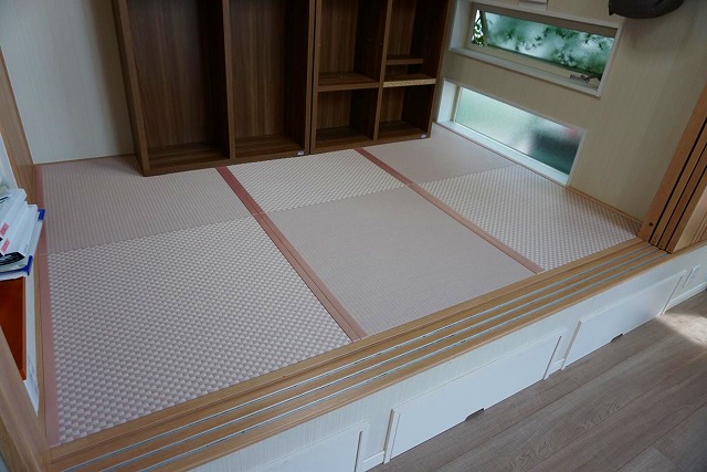 カラー縁無し琉球畳では無いカワイイお部屋に模様替え。(小上がり3帖間ピンク色市松柄施工事例)7