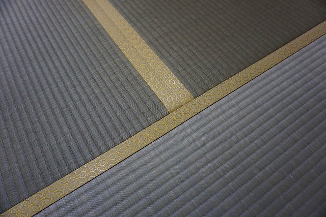 終活畳?やっぱりきれいなお部屋で暮らしたい。黄金麻の葉柄畳縁でゴージャスに暮らす。2