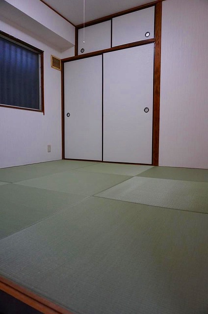 賃貸マンションにもカラー縁無し琉球畳で入居率アップ計画?(大阪府大東市4帖半間)3