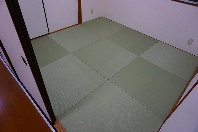 賃貸マンションにもカラー縁無し琉球畳で入居率アップ計画?(大阪府大東市4帖半間)4