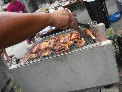 イカ。。。丸焼きですよ〜〜〜いい匂い ('-'*)♪