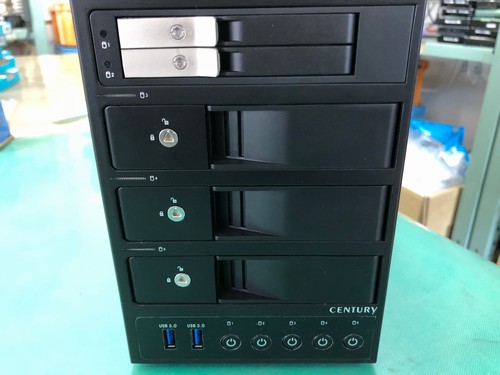 裸族のカプセルホテル in 2.5 (CRCH2535U3IS)