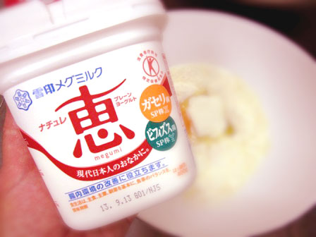 ヨーグルトを入れると柔らかホットケーキが!