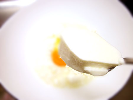 ヨーグルトを入れると柔らかホットケーキが!