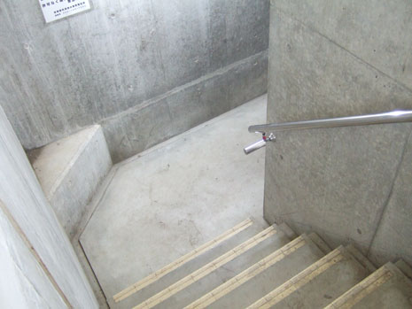 地下神殿へと続く階段