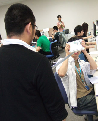 社長に突然斬りつけられる、そんな平凡な毎日
