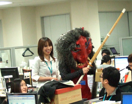 社内を練り歩くカキコ鬼さん