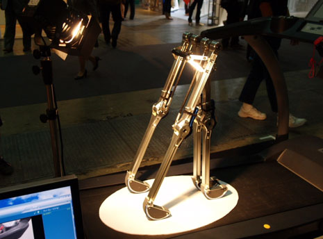 動力のない歩行ロボット ブルーバイペッド