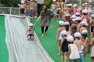 水のすべり台