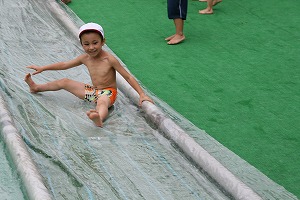 水のすべり台